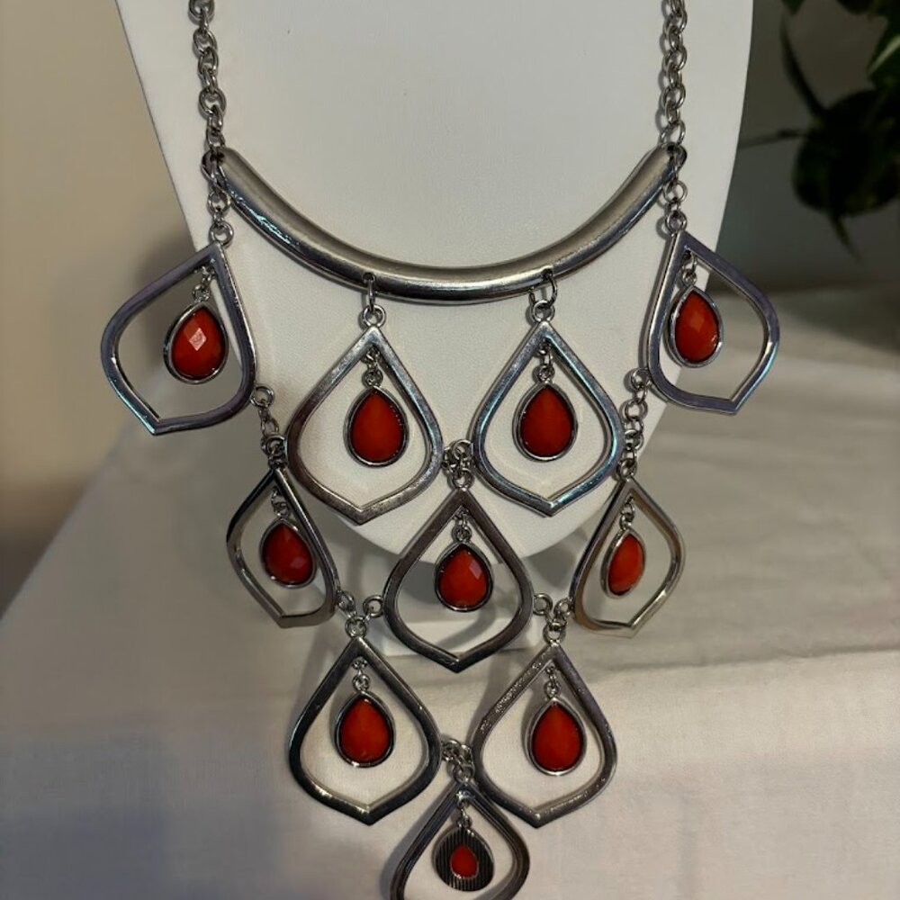 Beautiful and Unusual Red Color Necklace (21") in Silver Tone - Picture 8 of 14